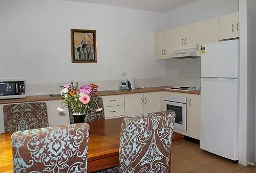 Cairns Reef Apartments & Motel