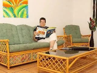 Cairns Reef Apartments & Motel