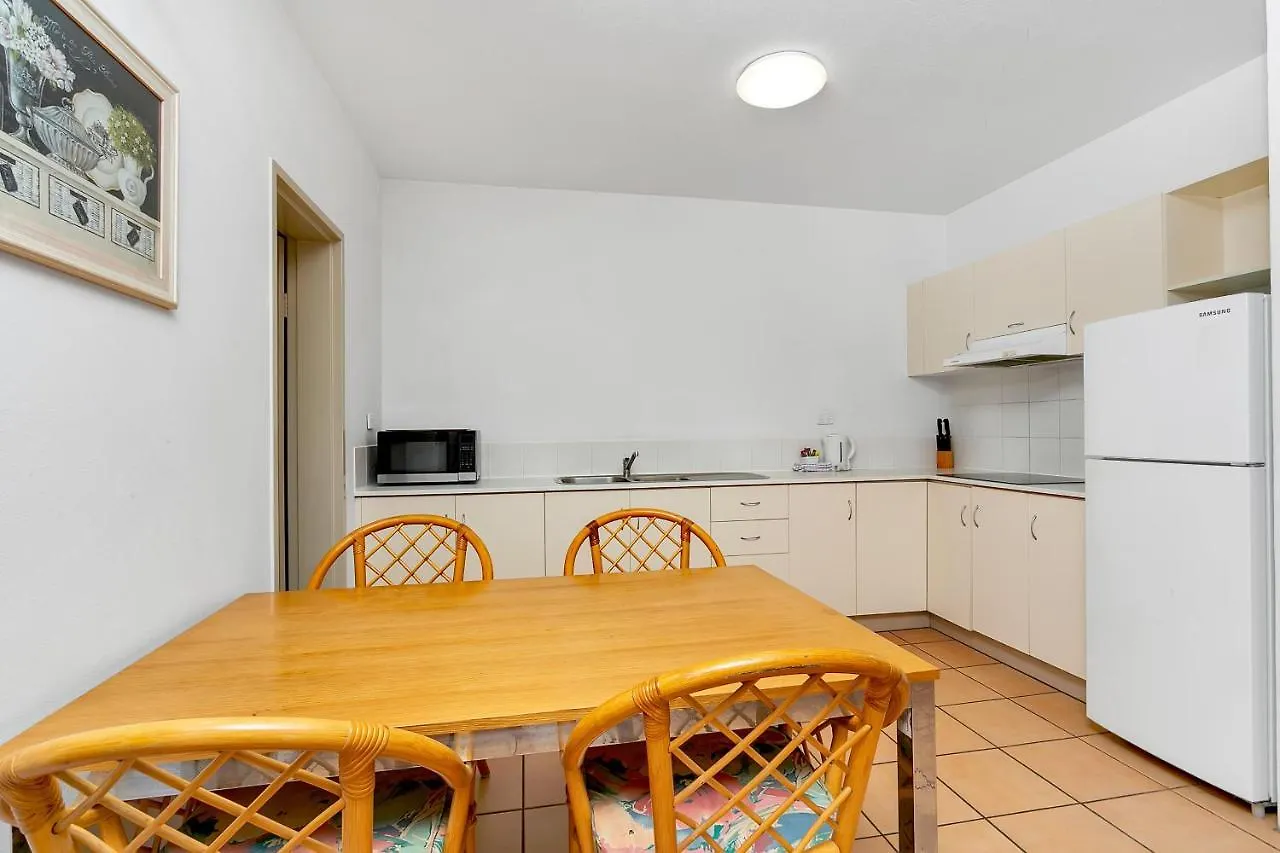 Cairns Reef Apartments & Motel
