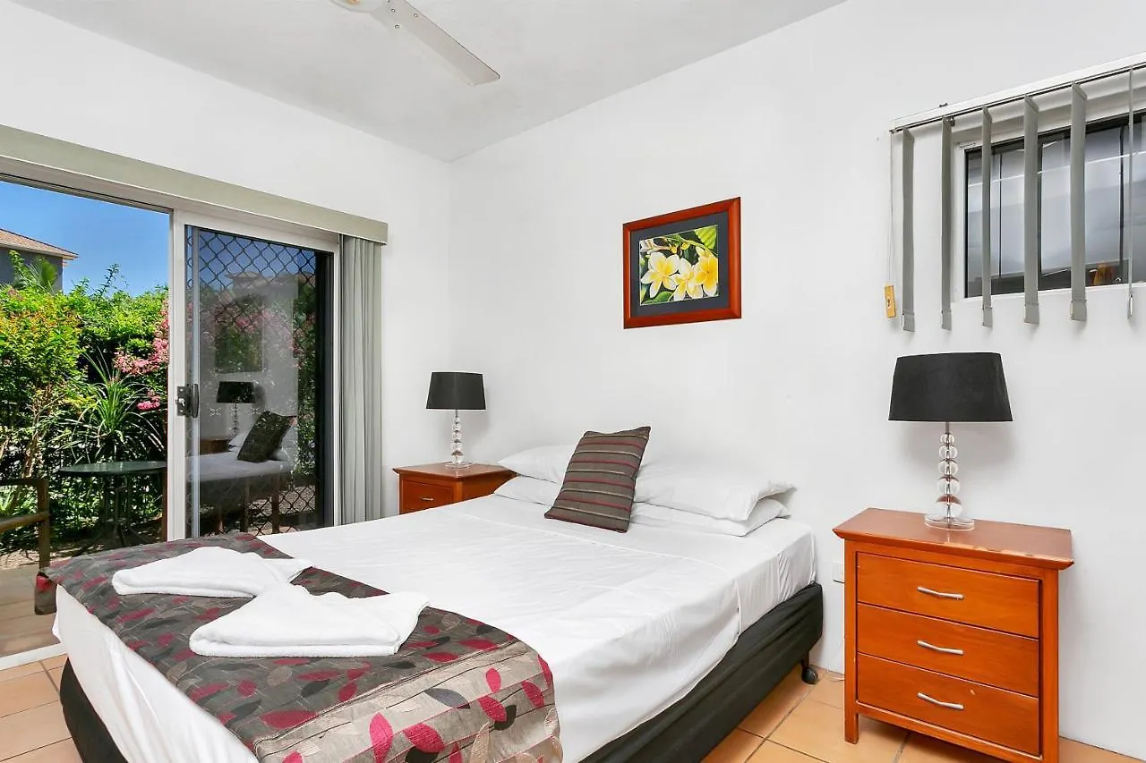 Cairns Reef Apartments & Motel 3*,