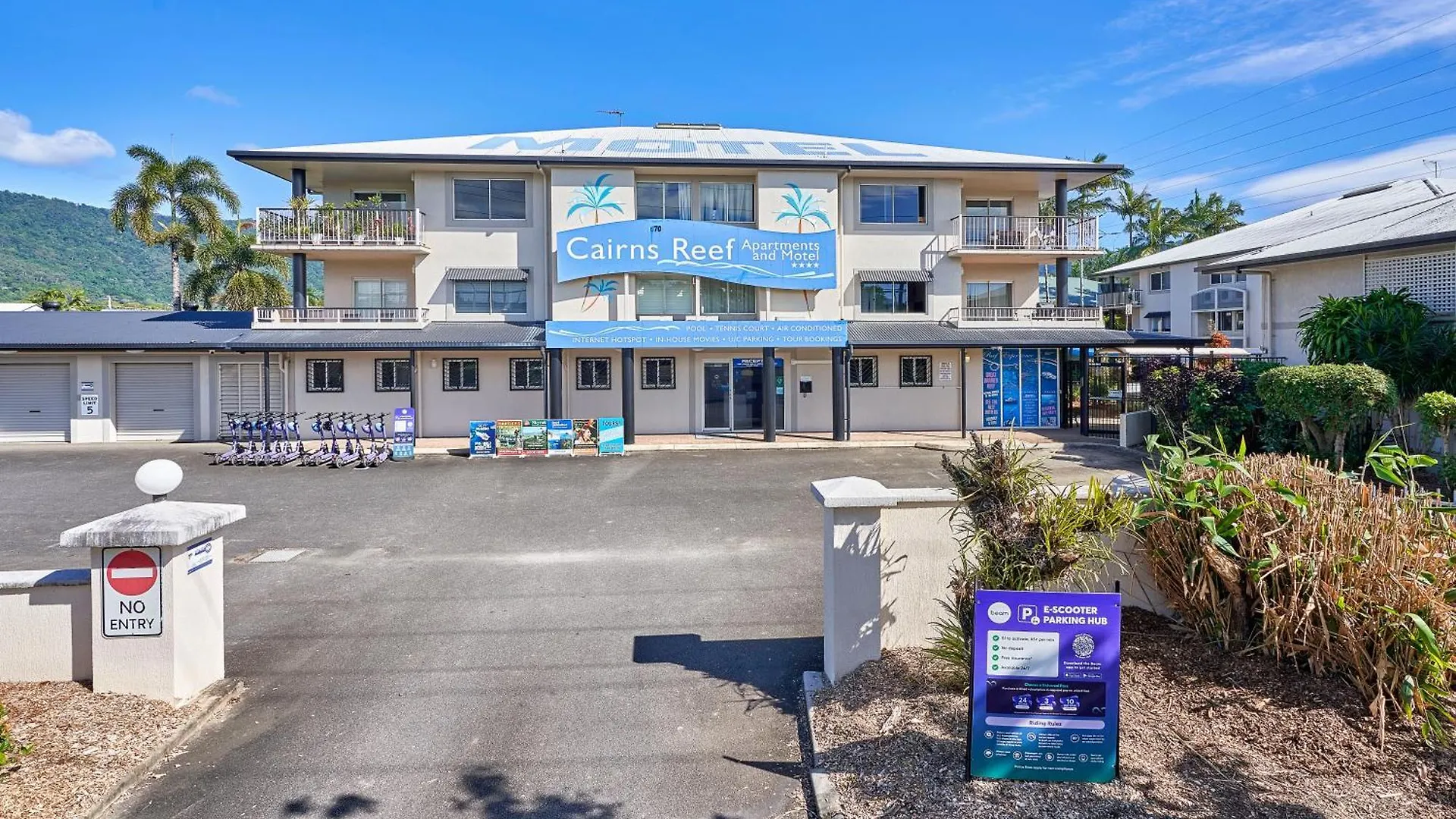 Cairns Reef Apartments & Motel