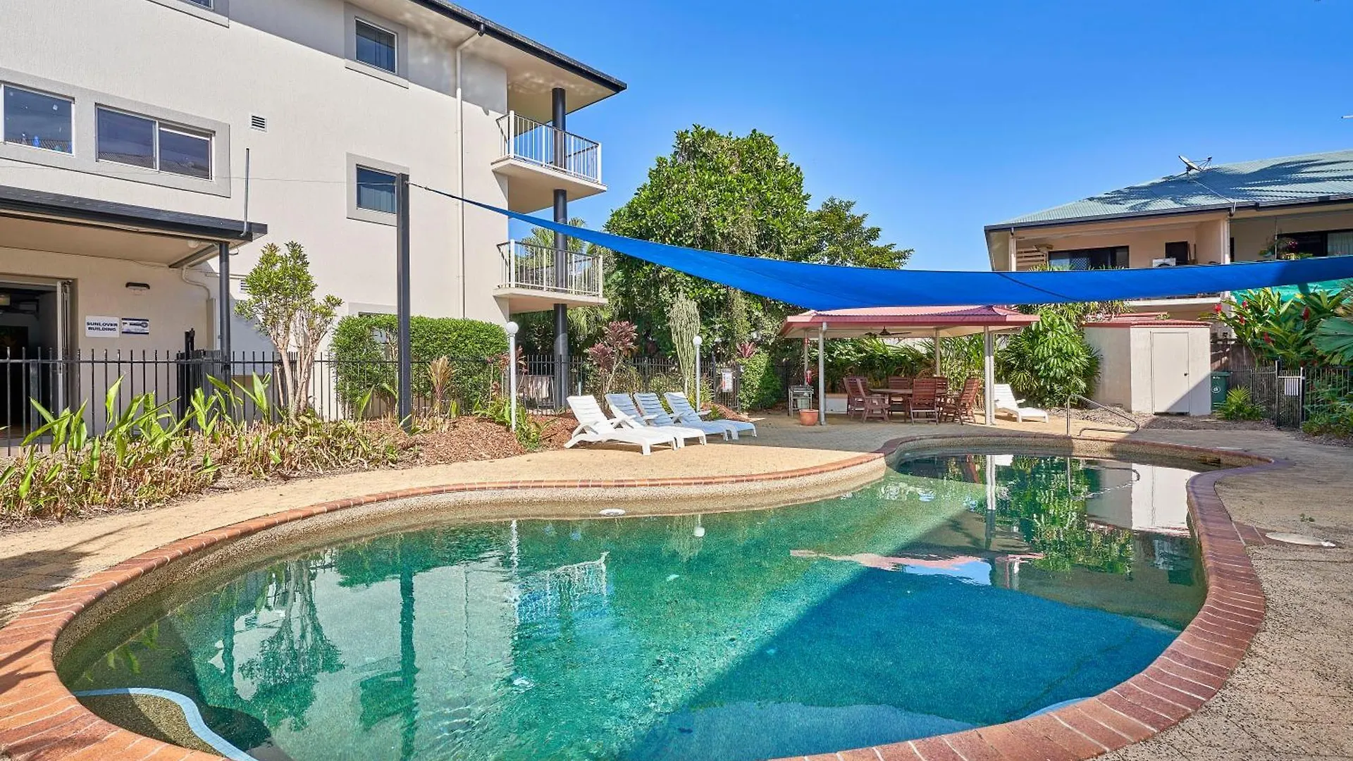 Cairns Reef Apartments & Motel 3*,
