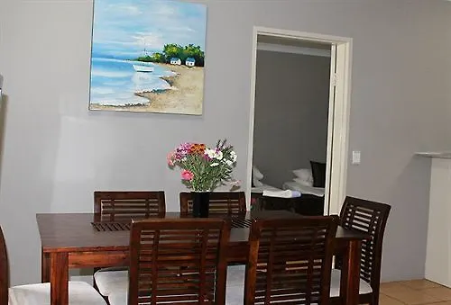 Cairns Reef Apartments&Motel