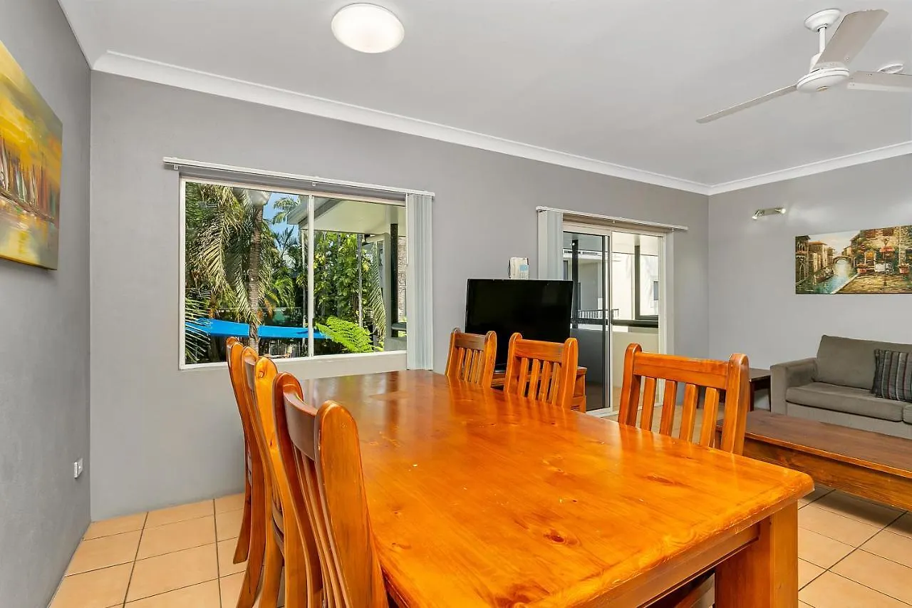 Cairns Reef Apartments&Motel